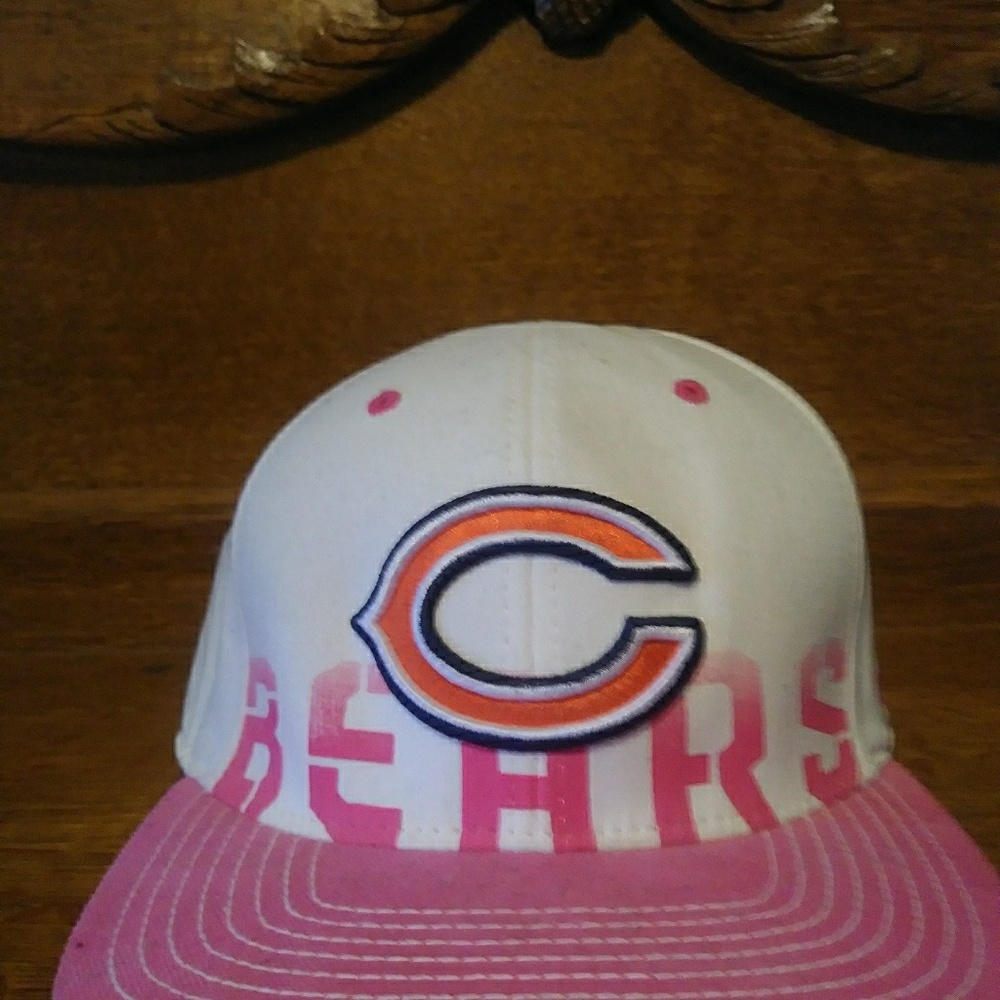 Pink Women's Chicago Bears NFL Reebok Cap.